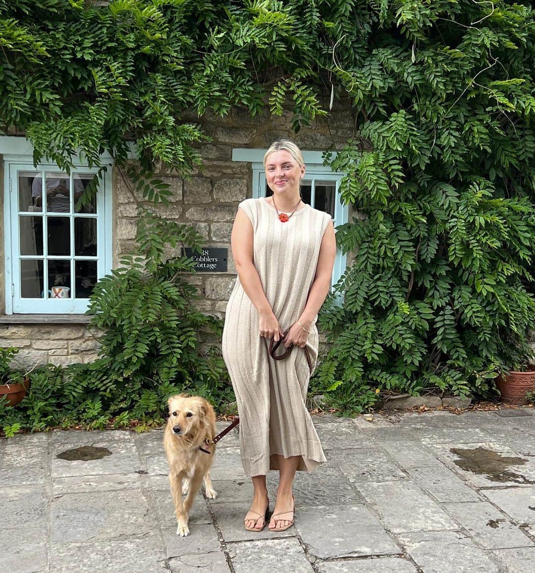 Estée Lalondeのインスタグラム：「🐕 HAPPY INTERNATIONAL DOG DAY 🐕  In honour of today, and for the fourth year in a row, Free People will be donating to @wild_at_heart_foundation who work tirelessly to compassionately reduce the 600 million global stray dog population via sterilisation, education and welfare initiatives.  For every comment made on this post TODAY, Free People will donate £1 to WAHF. Now is your chance to help them and all the pups in need around the world - just like @esteelalonde and her good gal WAHF Greek rescue Effie!  Please get commenting below! 🐾」