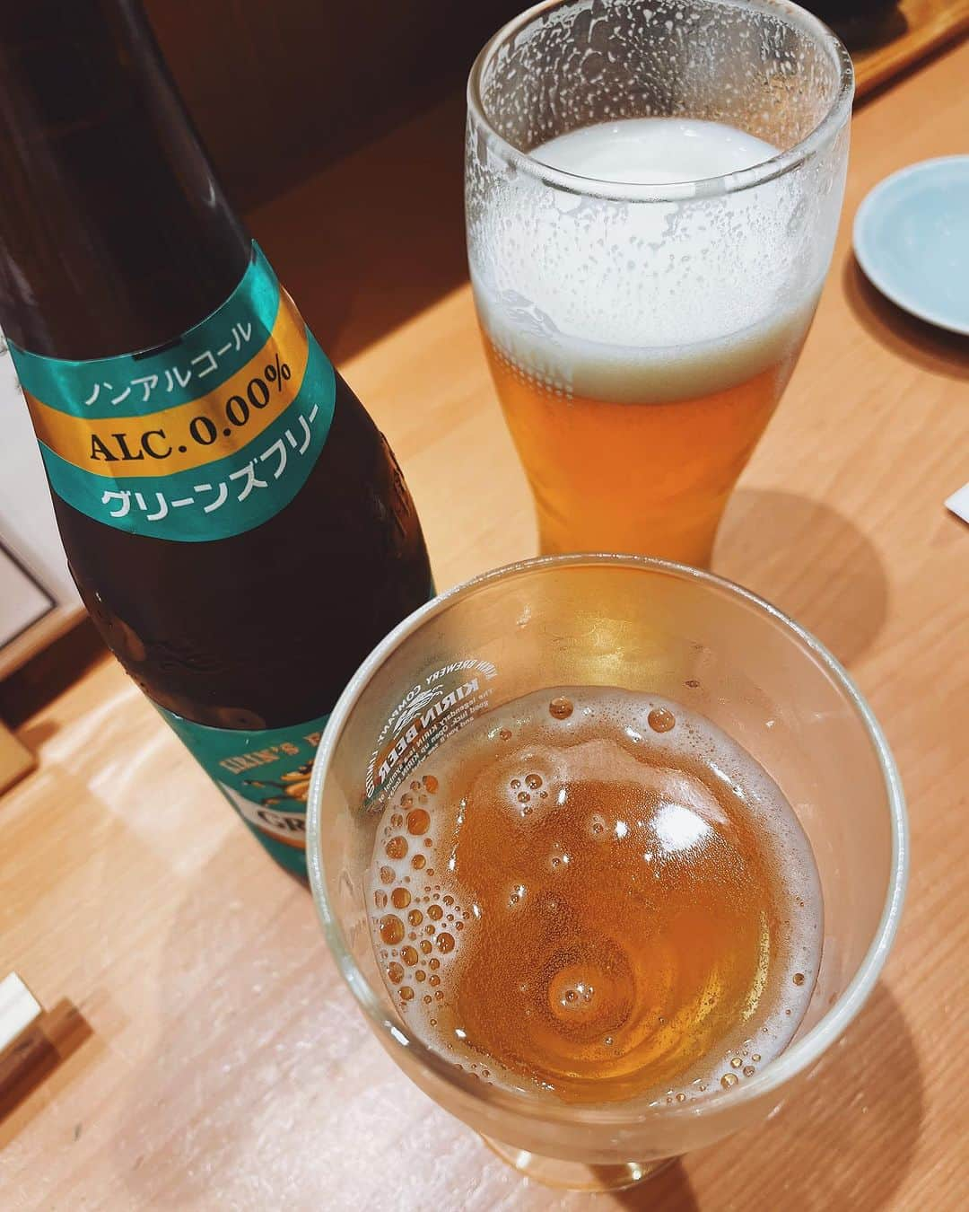 菊地舞美のインスタグラム：「🍻 ___________________________  2ヶ月 お疲れ様でした🤝  久しぶりの夫婦時間で 念願の🍣 おすすめの帆立とカツオが最高に美味しかったー😍 リアルほっぺ落ちた🤤  ゆっくりコースを食べる気力は無く😂 （たぶん途中で寝てしまいそう😪）  サクッと！ けど本気で美味しい立ち食い寿司へ🏃‍♂️  仙台に出張でいらっしゃる方 全員にお薦めしているお寿司屋さん🍣✨✨ （立ち食い寿司と聞いてあなどっちゃあかんで）  ——  #夫婦時間 #お疲れ様 #仙台寿司 #立ち食い寿司」