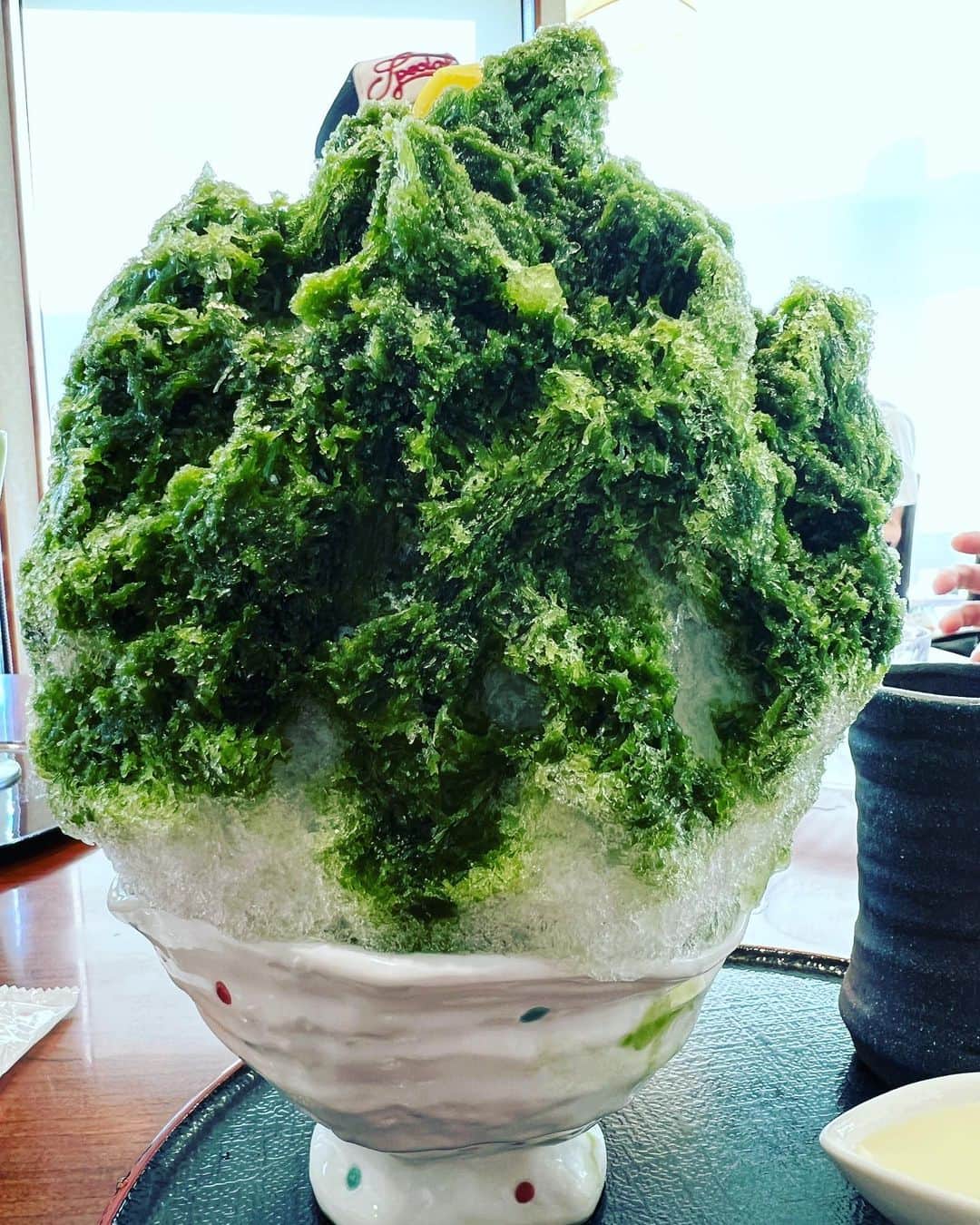 篠原信一のインスタグラム：「草刈りからのかき氷😄 #かき氷  #抹茶  #草刈り」