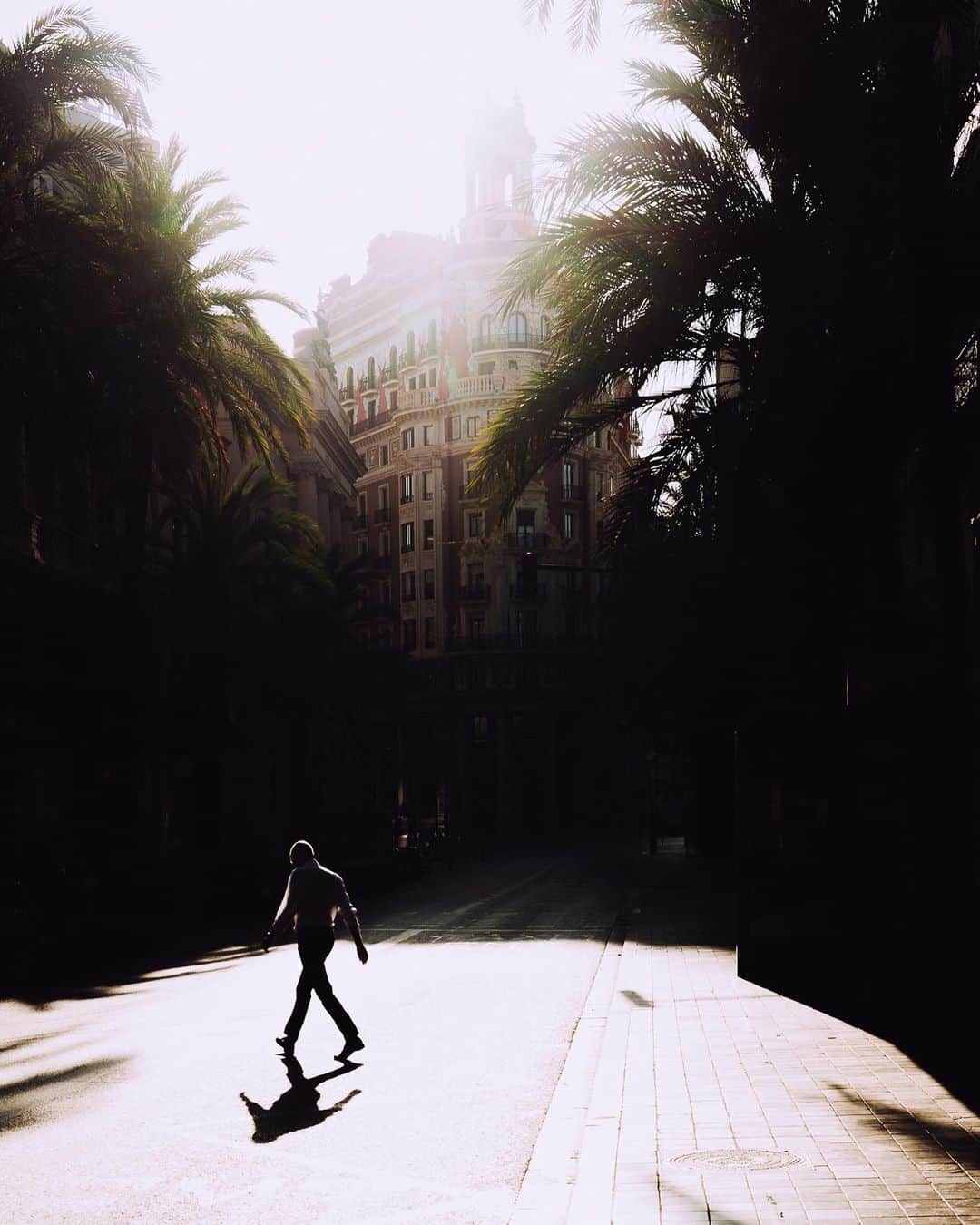 Thomas Kakarekoのインスタグラム：「Anzeige - Partnering with @sony.deutschland for the #sonygenuine campaign, I took on Valencia to Barcelona with the FE 50mm 1.4 GM lens. The lens’s sharpness and fast aperture were game-changers, allowing for crisp shots even in challenging light. From the streets of Valencia, the beaches of Sitges, to the stunning architecture of Barcelona, every image was captured with the #SEL50F14GM. Check out the gallery to see its capabilities. #SonyLens」