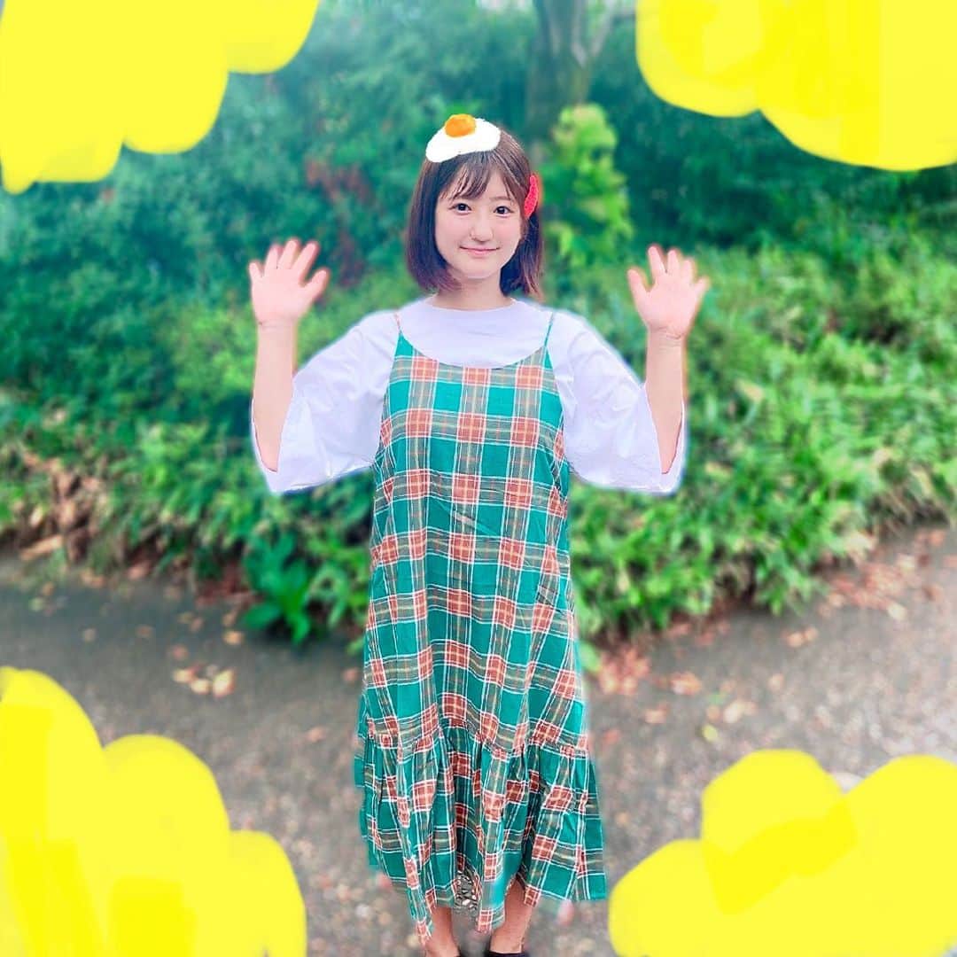 金城成美のインスタグラム：「* 前回のお洋服紹介投稿が ありがたいことにご好評いただき、、、🍳 (みんなたくさん観てくれてありがとう！)  merlot(@merlotcamp )さんからお洋服をいただいてしまいました、、！う、うれしい、、！  私はまだ暑いので半袖と合わせて着てるけど中のインナーを長袖にすれば秋冬にぴったり🍂  タートルネックと着るもよし、 ワンピース自体がゆったりめなので中にトレーナー着ても可愛い🧣  あとコットン100%！着心地最高！そこ大事！笑  このワンピースはzozotownで 見つけることができます🔍 (私が投稿時点で見た商品ページでは、クーポンで1000円オフになってたので気になる方はこの機会にぜひ✨)  #merlot_code #カワイイハオモシロイ #ootd #fashion #zozotown #pr」