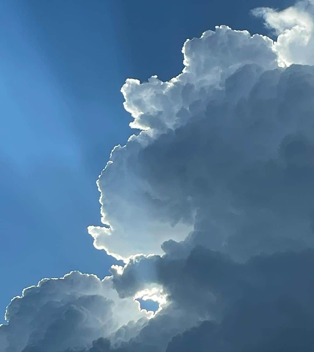 皆川明さんのインスタグラム写真 - (皆川明Instagram)「僕はやっぱり雲が好き。 特に入道雲は特別な存在だ。」8月26日 18時16分 - akira_minagawa725