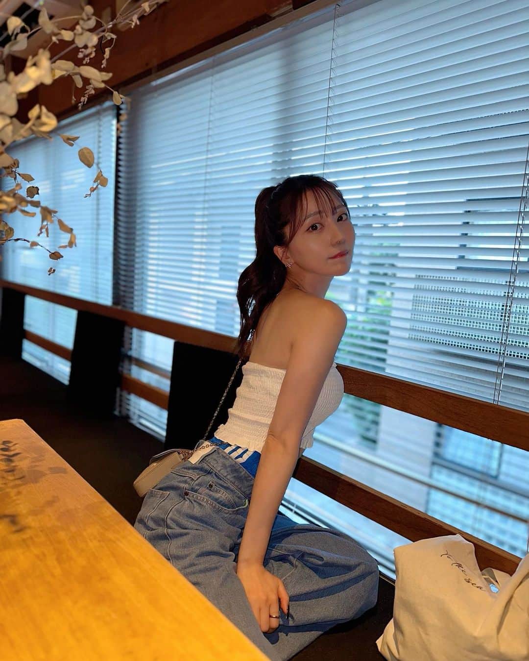 堀尾実咲さんのインスタグラム写真 - (堀尾実咲Instagram)「とてもすてきなカフェでして...😌☕️  #filmcoffeeandthings #adidas #adidasoriginals #shein #yello #denimstyle #三軒茶屋 #三軒茶屋カフェ#三茶 #三茶カフェ #東京カフェ #東京カフェ巡り #東京カフェ部 #コーヒースタンド #デニムコーデ #スポーティーコーデ #アディダス #アディダスオリジナルス」8月26日 18時18分 - misaki.horio