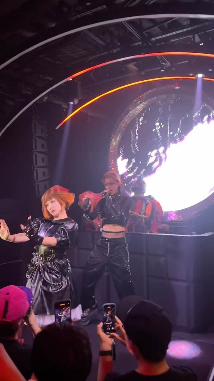 のインスタグラム：「KAWAII MONSTER PARTY in ASOBIZA  なんだかんだ初めてのHarrisさんとのショーが出来て嬉しかった🖤 来てくれた方ありがとうございました！！」