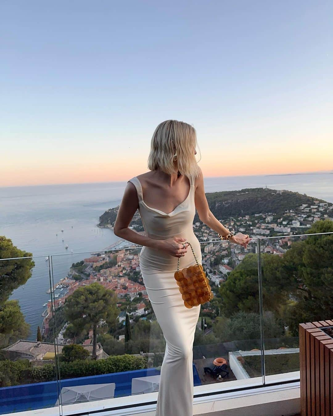 エレナ・ペルミノヴァさんのインスタグラム写真 - (エレナ・ペルミノヴァInstagram)「Moments from French Riviera  1.  Nikita will bypass my height soon  2. The whole gang on the way to the 🌊 3. Unconditional love 💞 4. Fav vongole 🍝  5. 18 years together  6. new Miu bag 🤍 7. Pizza time  8. Arisha cooked 🍕 with love  9. Breakfast with a view  10. mom of 4 on the date 🍸」8月26日 18時25分 - lenaperminova