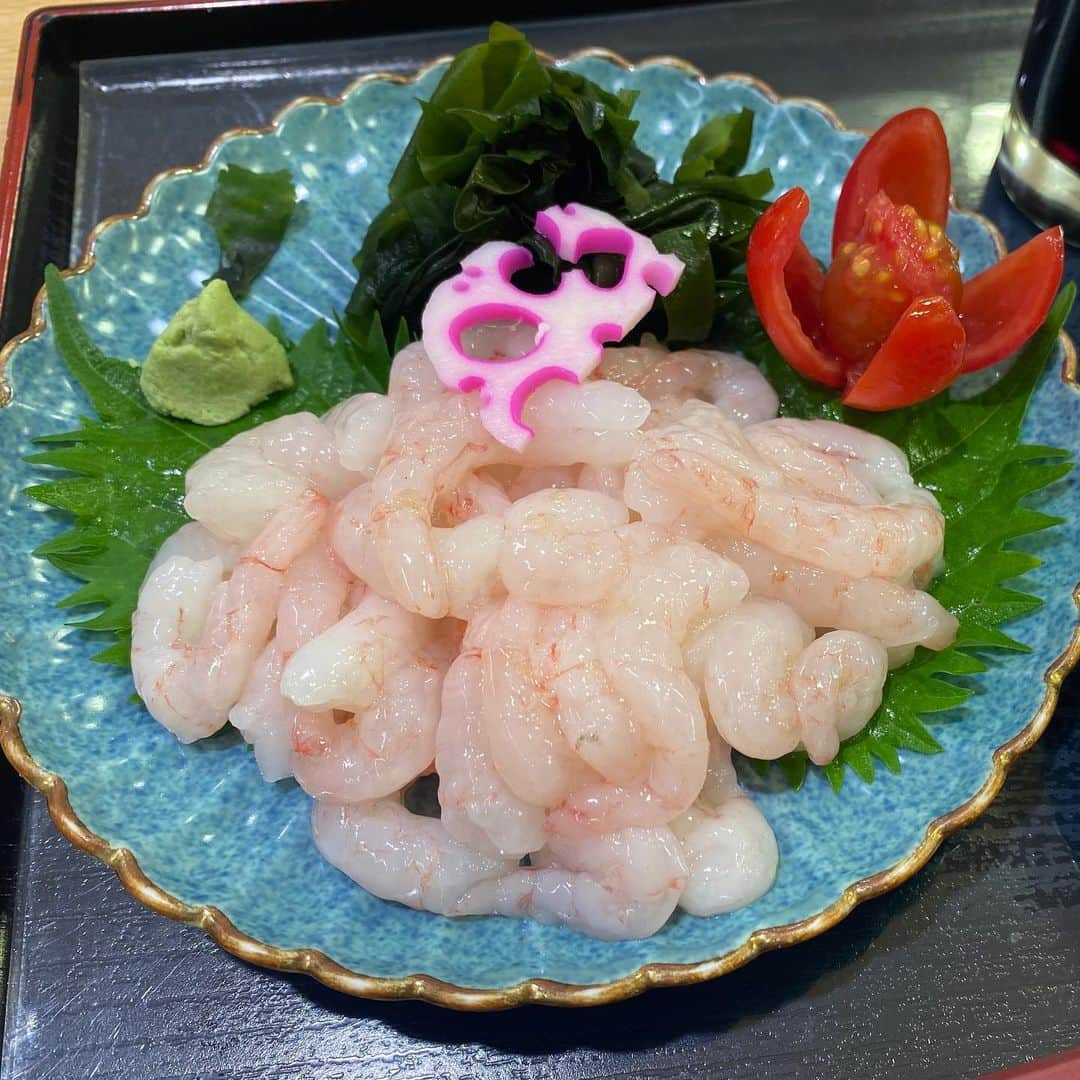 岩村菜々美のインスタグラム：「#甘エビ #ドーーーーーン #北海道 #甘エビは甘い」