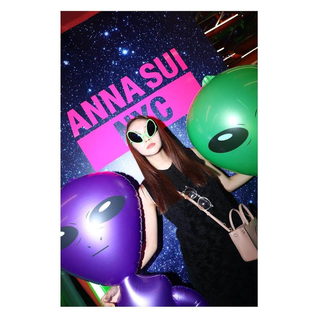 長谷川美月さんのインスタグラム写真 - (長谷川美月Instagram)「@annasuinyc  @atmos.pink_official 👽💜💚」8月26日 18時33分 - mxx.____29