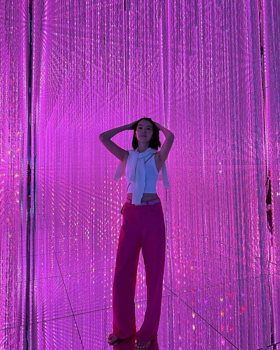 アイリーン・キムのインスタグラム：「Unicorn in her natural habitat🦄 Thank you @teamlab @ghani.teamlab 🌈🌈🌈」