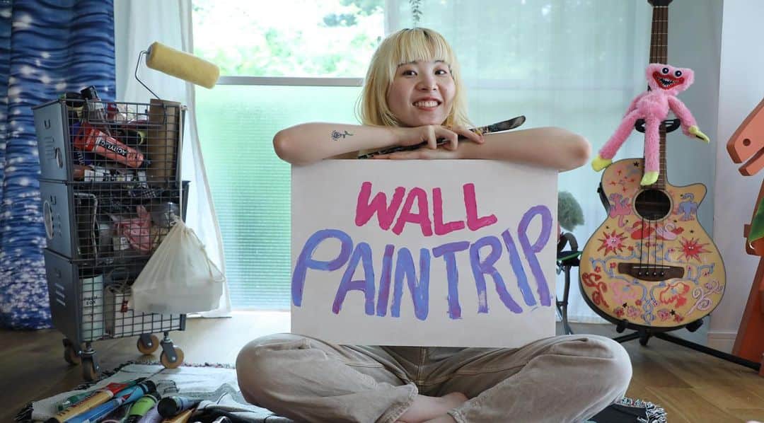 ユウキさんのインスタグラム写真 - (ユウキInstagram)「つ！い！に〜🩷 壁画プロジェクトが動画になりました〜！！ 名付けて”WALL PAINTRIP” 映像ディレクターのYOSHIKA @yopika と、旅するようにいろんな場所に壁画を描いていきたいという願いを込めて…！🌱🎨✨  第一弾は東京にある餃子やさん、中野餃子「やまよし」 @nakanogyz_ymys  みんな見たら食べたくなるよ…🥟🔥注意！  チャンネル名は”YUUKI’s ART”（前にやってたYMYMでのチャンネルを引き継いでるよ😋）  今日20時公開！みて！そして食べに行ってみてね！🥟  https://www.youtube.com/@yuukisart  ーーーーー Painter Designer :  YUUKI Movie Directer Editer :  Yoshika Matsuoka Translation: Alex Winter Special Thanks :  Yukako Yajima Natsumi Ushijima Location : Nakano Gyoza YAMAYOSHI  #壁画 #mural #餃子好き」8月26日 18時43分 - yuukichan2