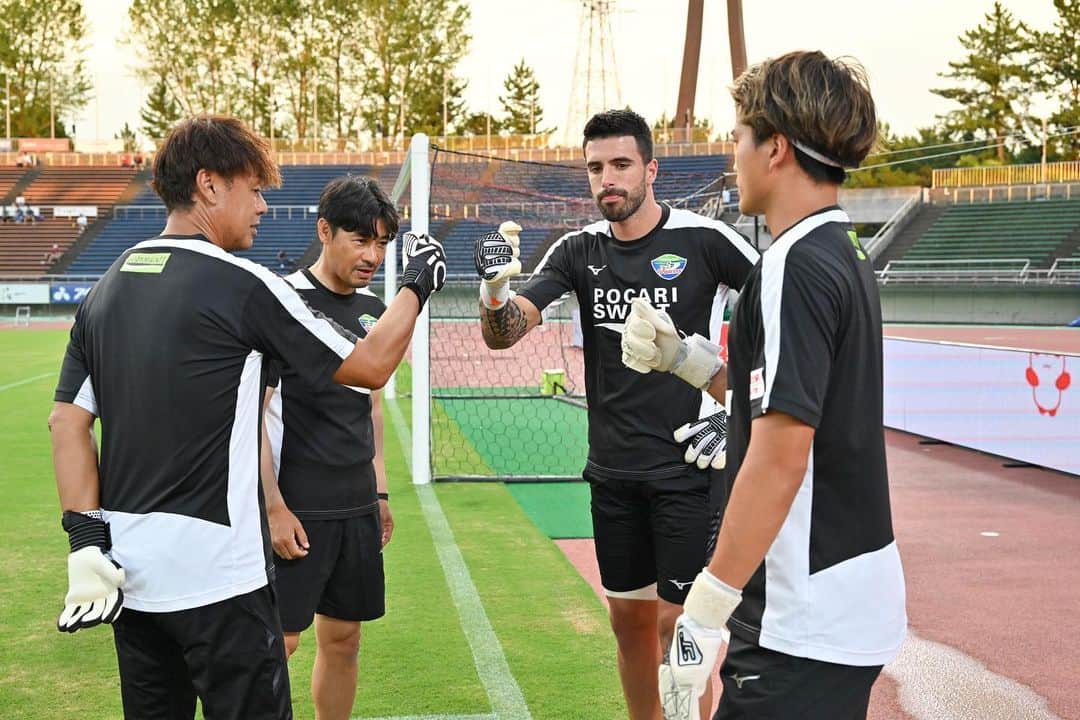 徳島ヴォルティスのインスタグラム：「【8/26(土)19:00 金沢戦(アウェイ)】 ピッチ内アップスタート⚽️ サポーターの声援とともに準備を進めます🔥  勝点3を掴み取ろう👊  #徳島ヴォルティス #vortis #Jリーグ #football」