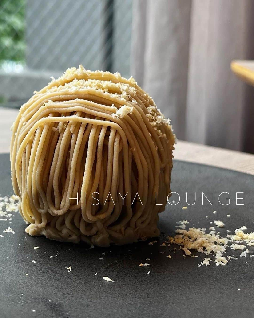 宮崎まこのインスタグラム：「HISAYA LOUNGE ☕️麻布十番  京都の栗菓子屋さん。 シャンパンかき氷は麻布十番祭り限定🍾  甘いものだけでなく、カレーや炙り鯖鮨メニューも！ しっとり落ち着く内装が可愛くて 空き時間にふらっと立ち寄ります♡  それにお昼からグラスワインが飲めるのよ😘幸  #hisayalounge #hisayalounge東京麻布十番店 #茶房 #モンブラン #かき氷 #sweets #麻布十番カフェ #麻布十番グルメ #港区カフェ #azabujuban #カフェ活 #ワイン好きな人と繋がりたい #東京スイーツ」