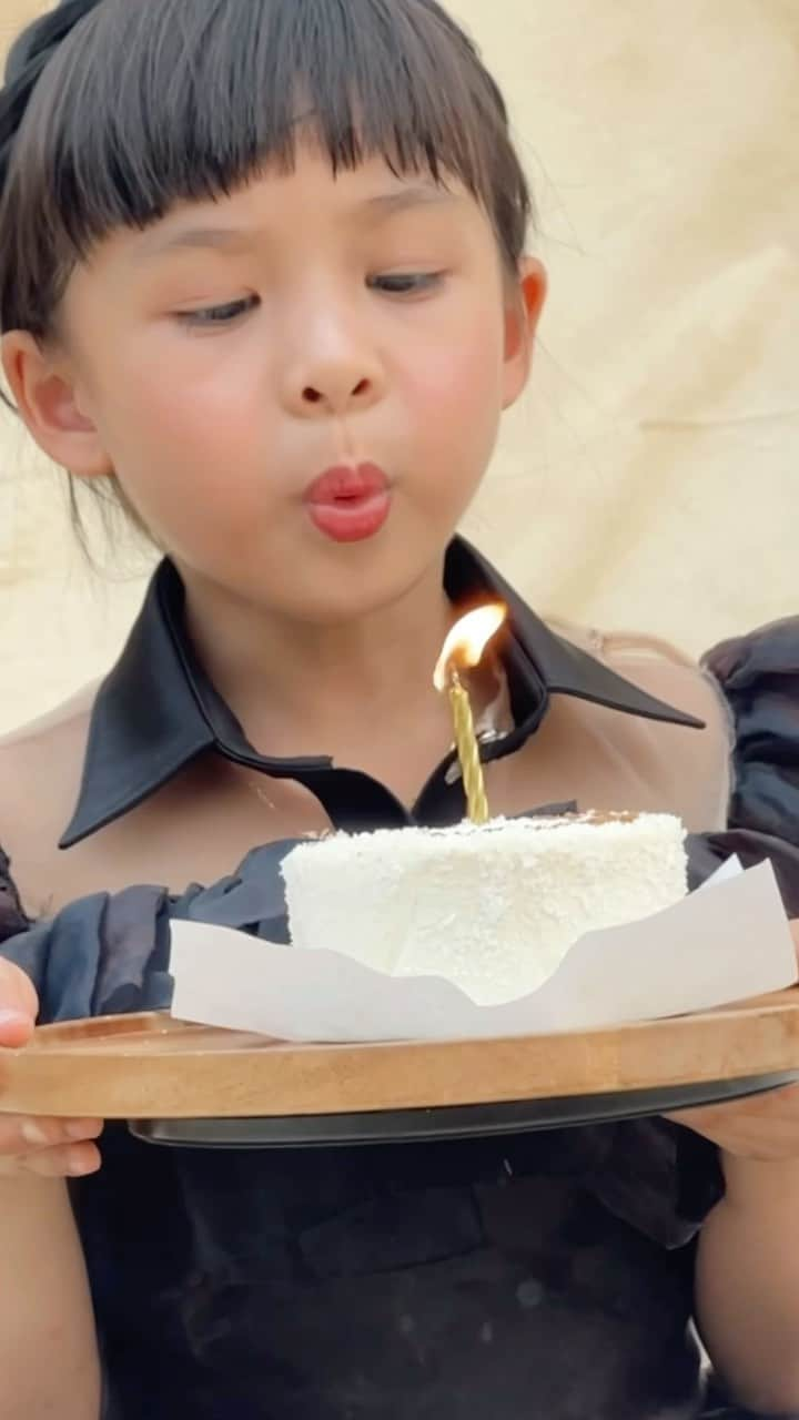 チェルシー・オリビアのインスタグラム：「Time flies too fast!! Suddenly you are 7 years old! Thank you for all the happiness and joy you have brought into this world for all of us Nastusha sayang.」