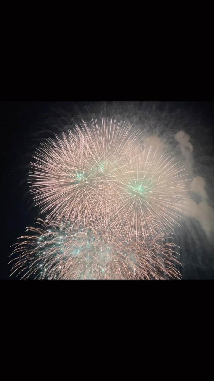 ジンソクのインスタグラム：「メッセージをこめた花火は感動です。 메세지가 담긴 불꽃 축제는 감동이네.. . #片貝まつり #片貝花火 #日本 #Katakai #katakaifireworks  #Fireworks #Japan #일본 #카타카이  #카타카이마츠리 #불꽃축제」