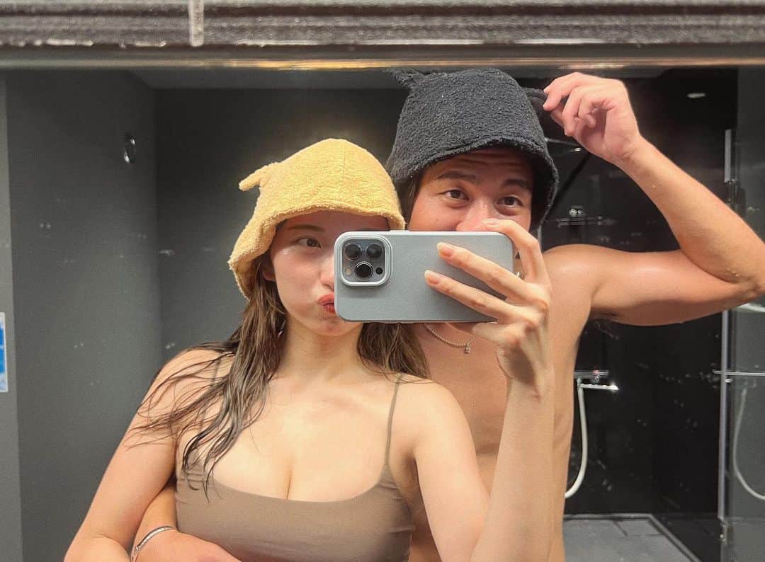 華金カップルのインスタグラム：「久しぶりに2人で🧖🏻‍♀️🧖🏾‍♂️  今日YouTube UPします⸝⋆」