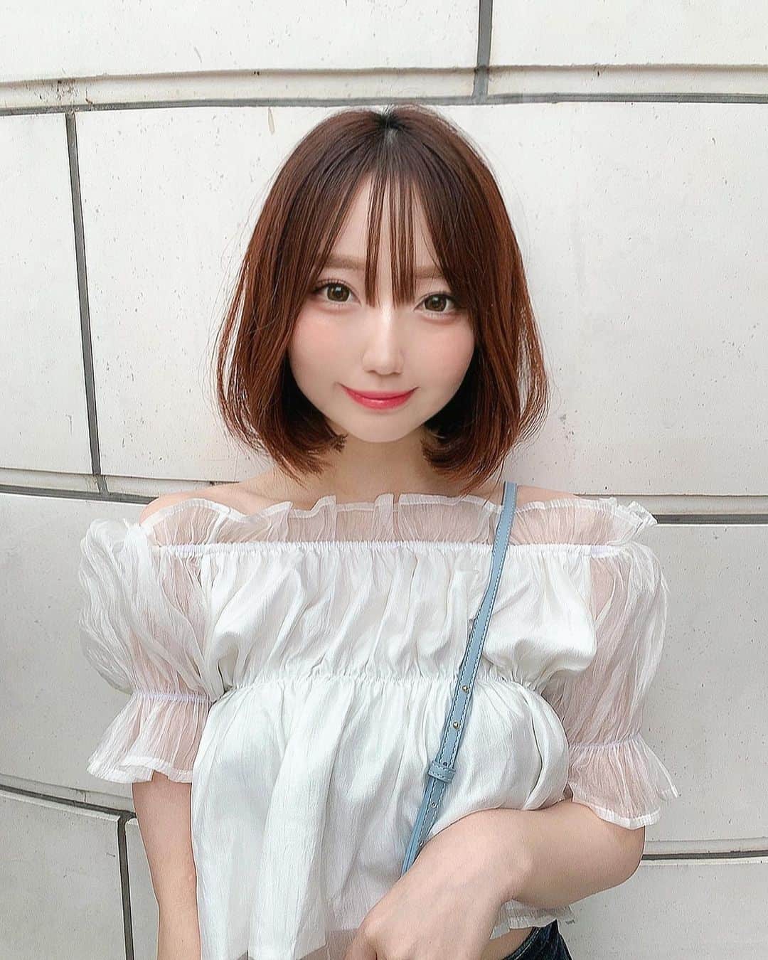 柳田なつみのインスタグラム：「🐶🪄 ・ ・ #ボブ　#ボブヘア　#内巻きボブ #オフショル　#ファンティア」