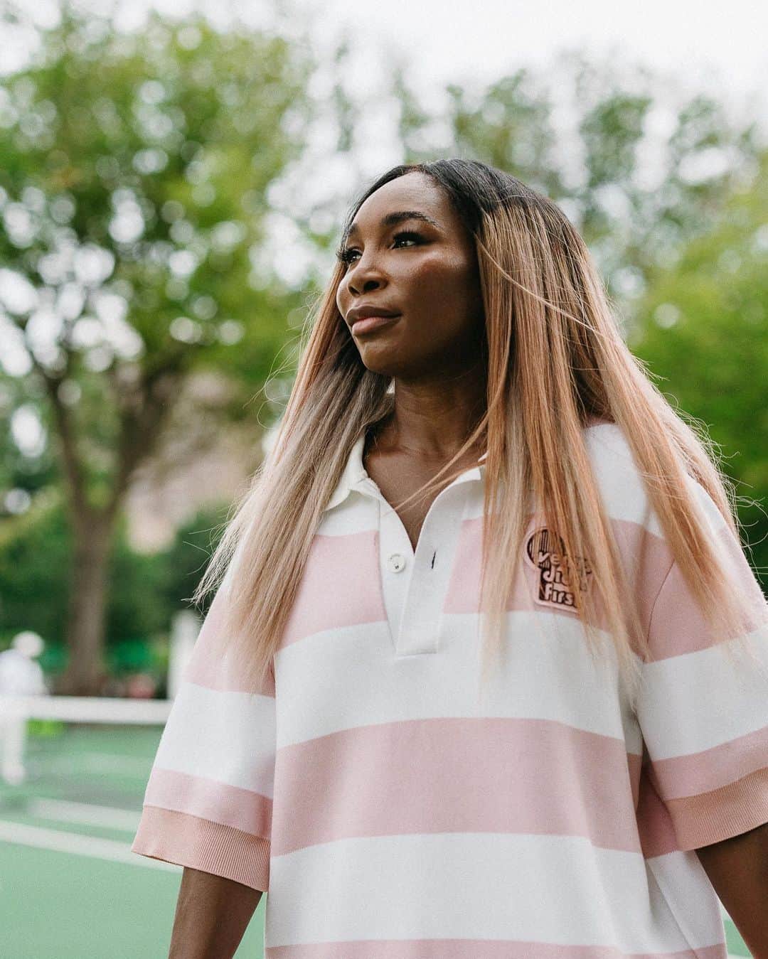 Lacosteさんのインスタグラム写真 - (LacosteInstagram)「“It’s important for me to be close to the young generation. Sport has the power to change lives and I hope those 2 courts will make the kids want to practice more tennis.” @venuswilliams   Gathering the entire New York City tennis community to celebrate our 90th anniversary by renovating two tennis courts, powered by our ambassador @venuswilliams, in the Bronx. 🎾🐊  Artwork: @premierebase  Project: @teametendart   #LacosteCelebrates90」9月10日 13時25分 - lacoste