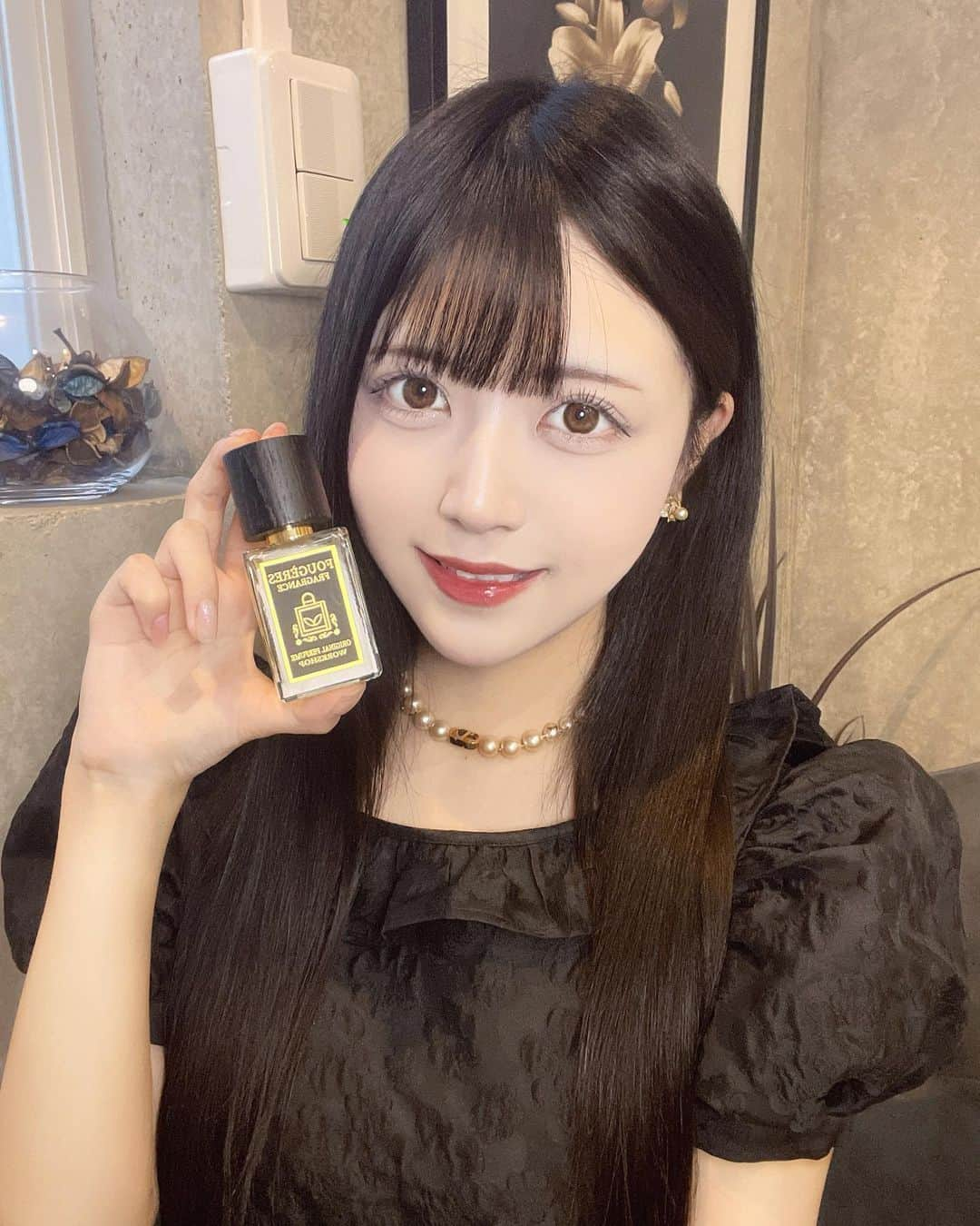 椎名音心さんのインスタグラム写真 - (椎名音心Instagram)「・ オリジナルの香水が作れるFOUGÈRES FRAGRANCE(@fougeres_fragrance)さんで香水を作ってきたよ♡♡ かんにゃと行ってきました☺️ 初めての調香体験、ちゃんとできるか緊張したけど、お店の人が希望にそったものが作れるようにしっかりヒアリングして、アシストしてくれたからとっても良い香りのものが出来上がりました🥺✨ 香水の名前もつけれるんだよー✨ どんな香りの精油を使ったかも記載されるので、ぜひ私とオソロのものを作ってみてね✨ レアな香水がゲットできる香水ガチャもあって面白かった〜🥺💖 入谷駅からすぐの場所にあるので、皆も遊びに行ってみてね☺️ お友達にプレゼントするのもいいかも！♡ ・ ・ ・  PR @fougeres_fragrance #FougèresFragrance #浅草香水 #調香体験 #浅草観光 #上野観光 #香水作り #香水作り体験#perfume #オリジナル香水 #オリジナル #オリジナルグッズ #asakusa」9月10日 13時30分 - mm__neko225