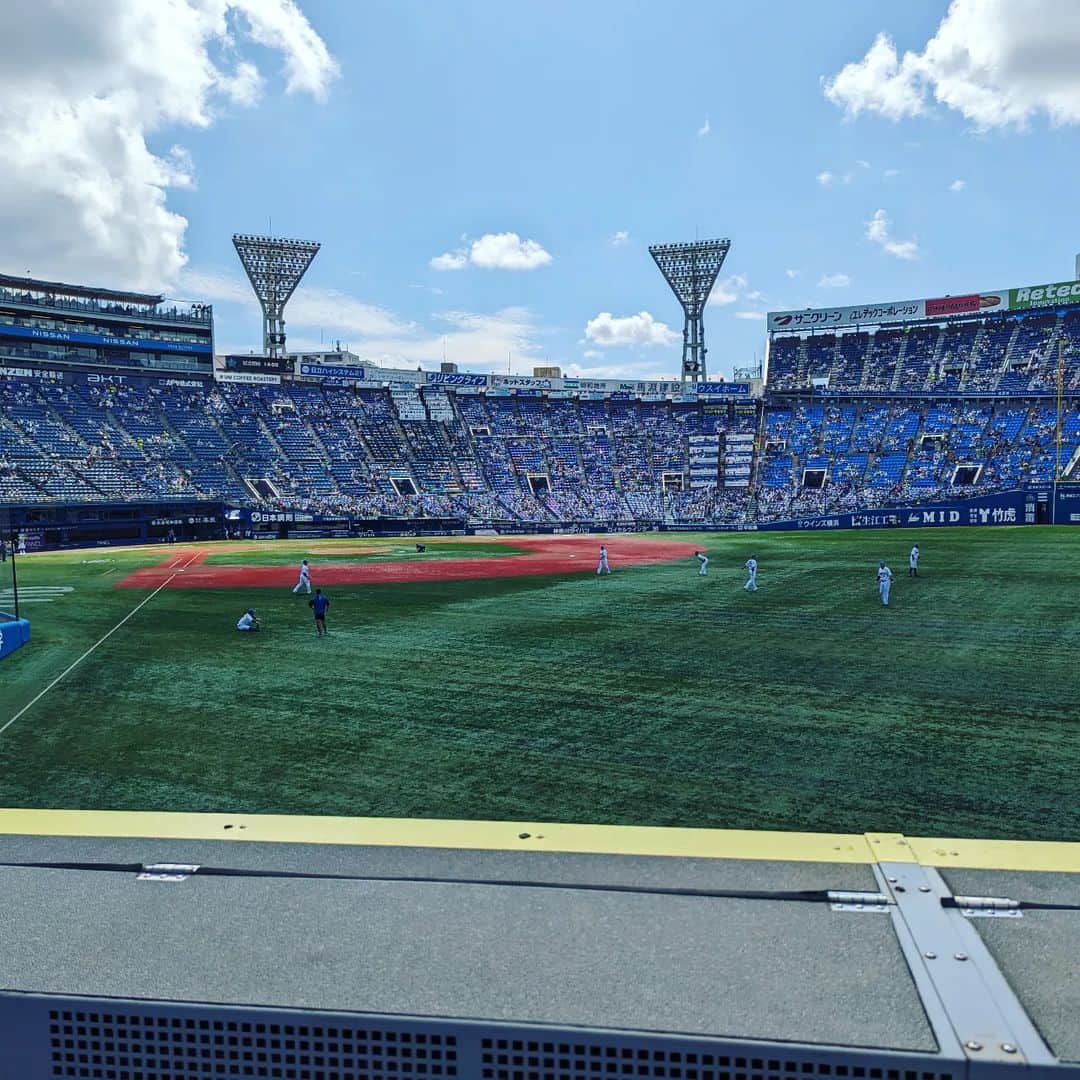 島田佳奈のインスタグラム：「1カ月ぶりのハマスタ。毎年のこととはいえ、9月のデーゲームは暑い。中旬まではナイターにしてほしいわー。  #横浜DeNAベイスターズ  #今日の先発は濱ちゃん」