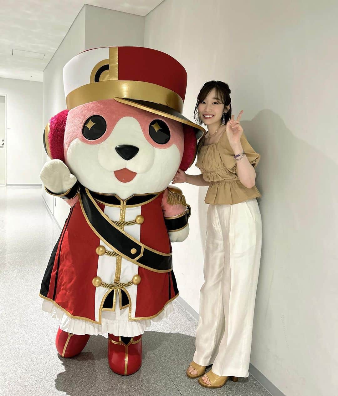 田所あずささんのインスタグラム写真 - (田所あずさInstagram)「ミッシェルと🐻ｶﾜｲｲ‼︎  昨日は髪型を少し薫さんっぽくしていただいていました！近づけていたかな？🌹 ヘアメイクは白川さん @ikumi.hairmake さんでした🤍  #ハピラキフェス #ハロハピ  #バンドリ #瀬田薫 #azusatadokoro  #tadokoroazusa #田所あずさ」9月10日 13時38分 - azusa_tadokoro