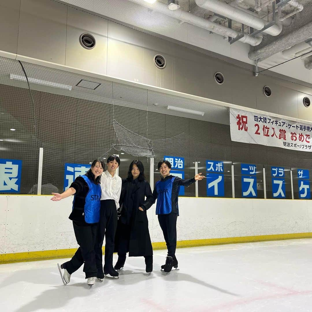 澤田亜紀さんのインスタグラム写真 - (澤田亜紀Instagram)「初めてのチェアスケート⛸ 車椅子の方やストレッチャーの方とスケートを楽しんできました😊 一般営業では車椅子の方は氷の上に乗り入れが出来ないため、貸切ならではの事が出来たと思います👏 貴重な機会に参加させて頂きありがとうございました🙏 また次の機会にもぜひよろしくお願いいたします🙇‍♀️✨   #オリィ部  #チェアスケート  #車椅子スケート   #車いすスケート   #フィギュアスケート」9月10日 14時20分 - aki_sawada_107