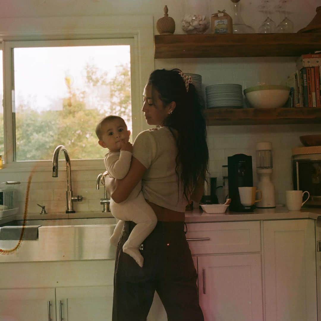 ケリア・モニーツのインスタグラム：「My heart was made for you 🦋 @levis  Photo by Dad @joetermini」