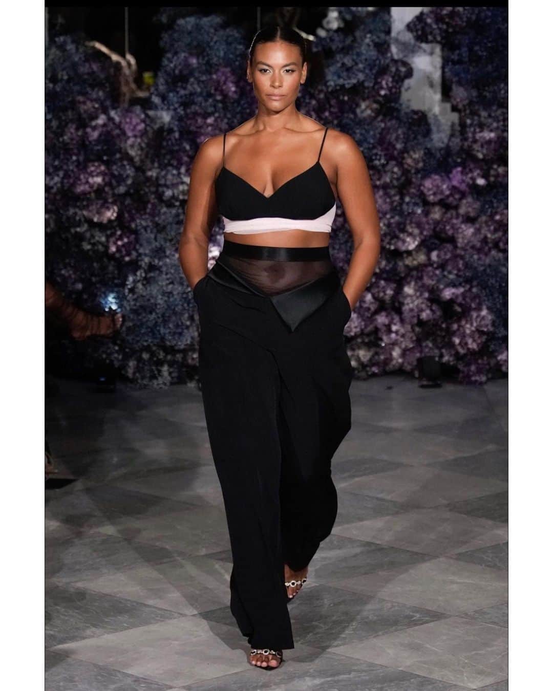 マーキータ・プリングのインスタグラム：「WOW. 15 years of Christian Siriano excellence!!!  Im honored to have walked your show since the beginning! Your stunning designs, your commitment to representing women in all our shapes and forms. You are one of kind @csiriano. No one does it like you.  Thank you. Love you.  Can’t wait to see what you do next!🙏🏽🙌🏽❤️✨」