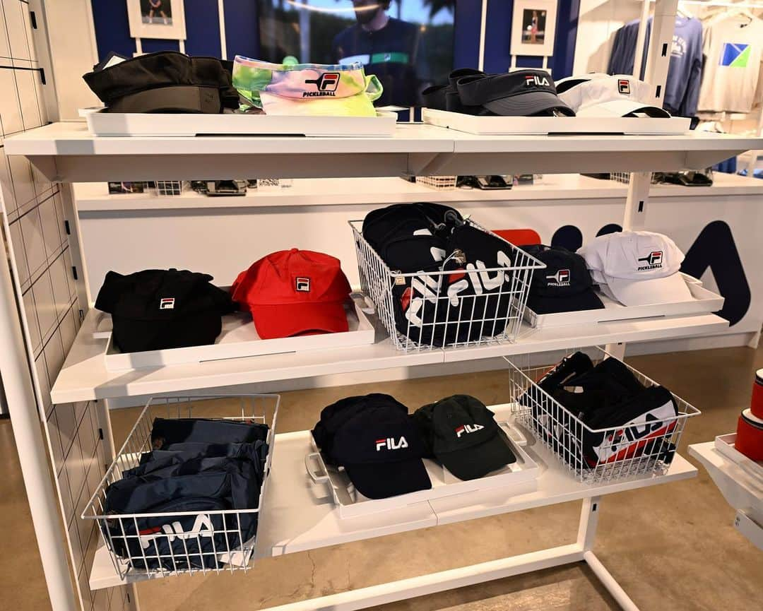 カロリナ・プリスコバのインスタグラム：「Pickleball fanatics, we’ve got you covered ✅  Head over to the FILA Tennis pop-up in Flushing Meadows  to checkout FILA’s pickleball selection of footwear, the Volley Zone and the Volley Burst, hats, visors, and more!  *A ticket is required to access the grounds   #filatennis」