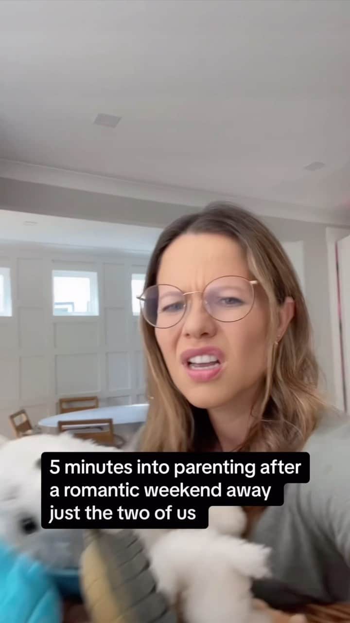 タミン・サーソクのインスタグラム：「It’s the kids not us 😂 Just the two of us we are amazing 🤩 #parents #funny #funnyparents #moms」