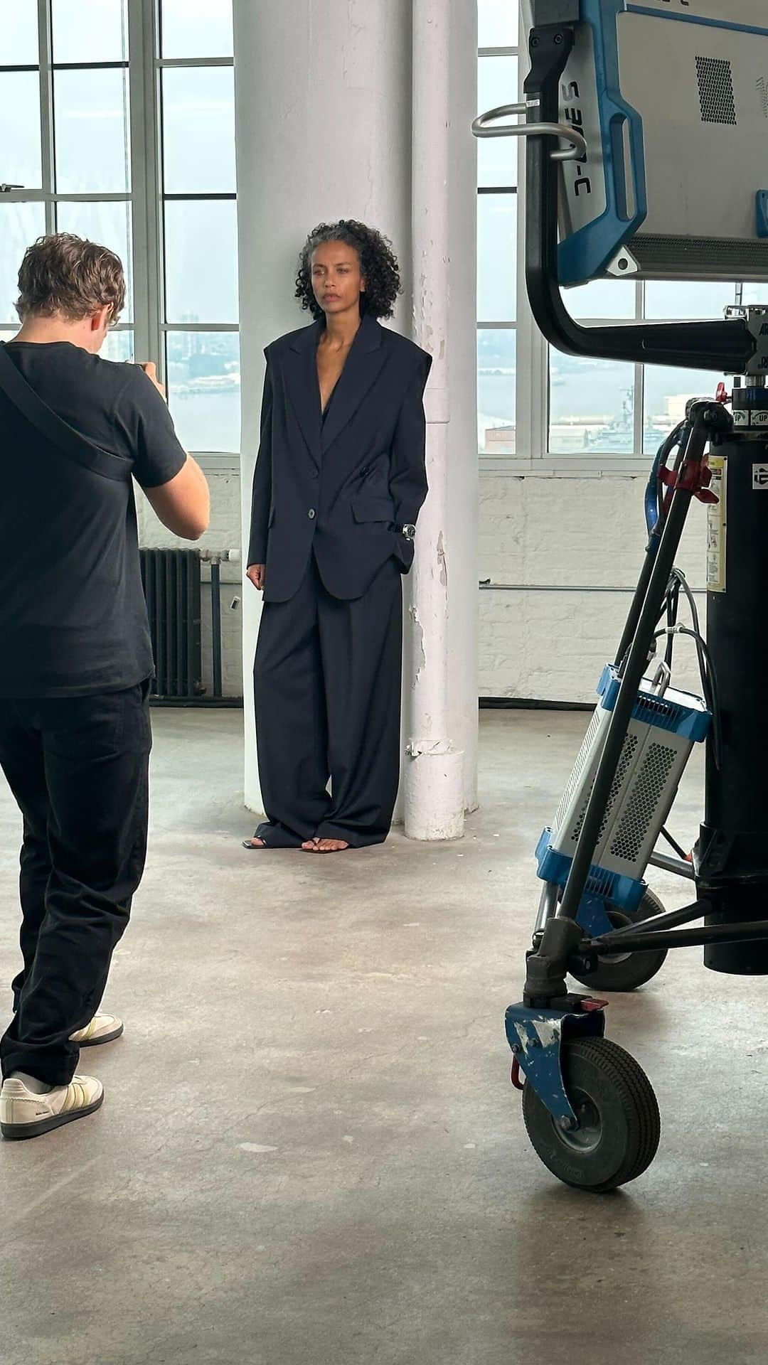 Shopbopのインスタグラム：「#BTS at #NYFW: From backstage to the runway, @tibi turned out sharp silhouettes and modern takes on tailoring for their SS24 collection.」