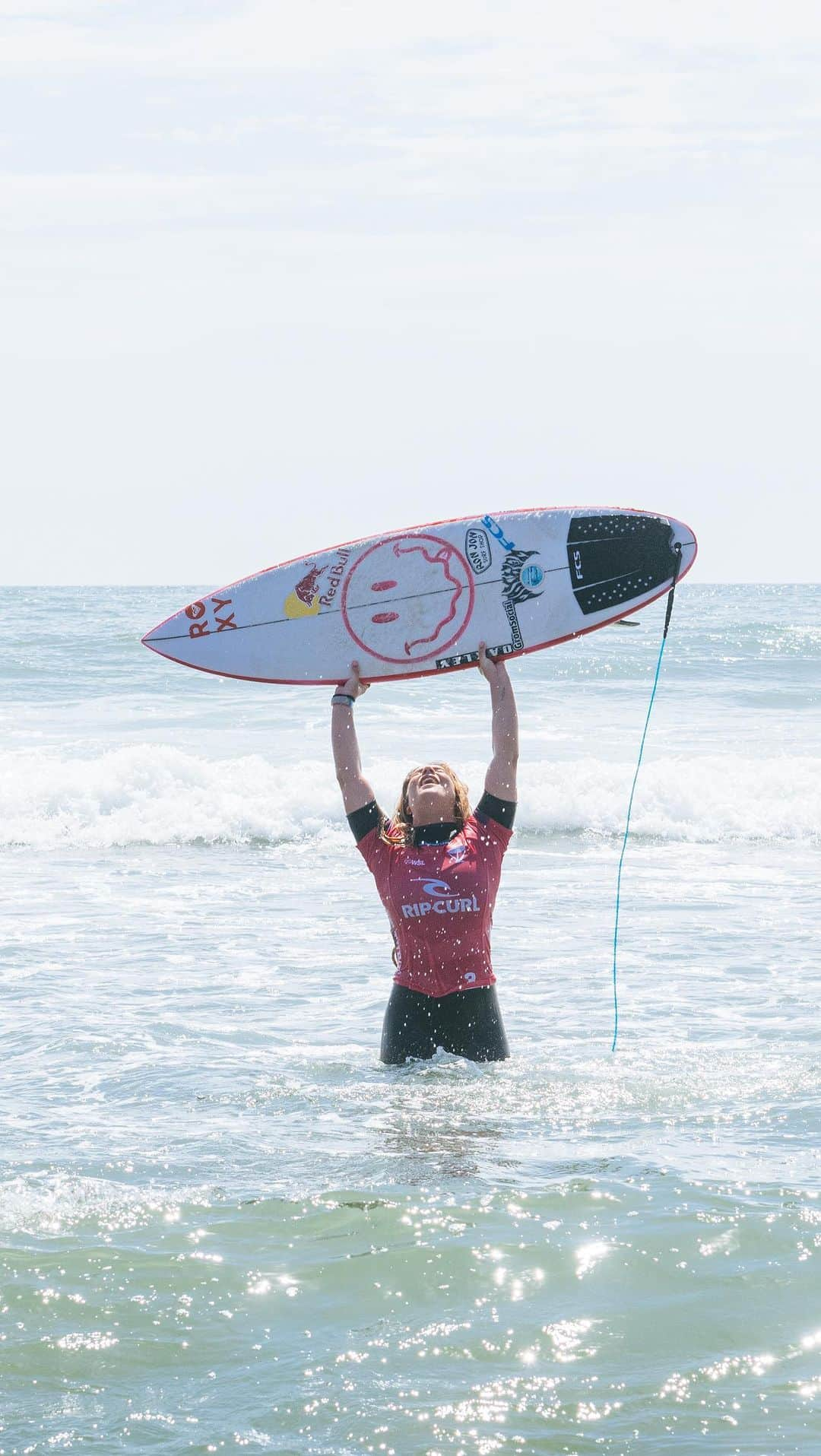 リップカールのインスタグラム：「@caroline_markss is your 2023 World Surfing Champion! 🏆   #RipCurlWSLFinals #WSL #CarolineMarks #WorldChampion #RipCurl」