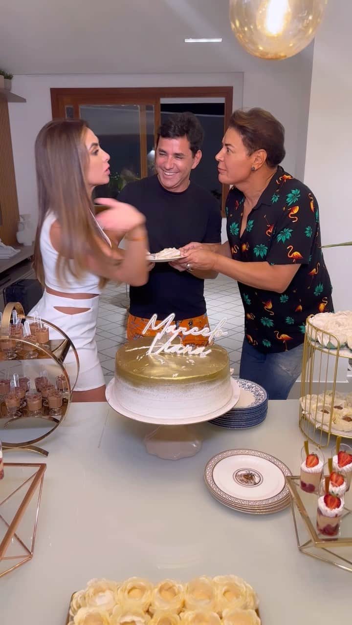 Nicole Bahlsのインスタグラム：「CIUMENTA NÉ? FELICIDADES PRA MEU AMIGO @marceloviana E SEU AMOR @nicolebahls 😜🙏👊❤️❤️」