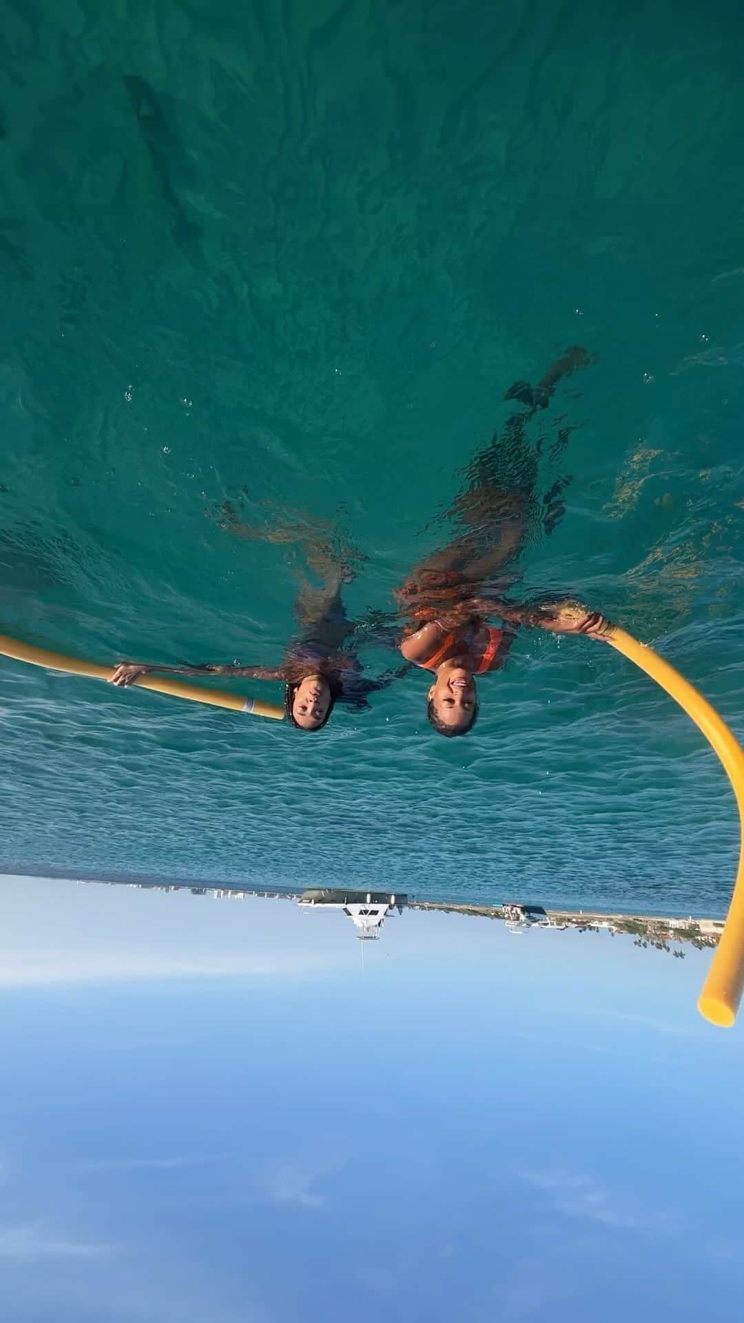 のインスタグラム：「Mermaid’ ing with @annieilonzeh 💙💙🧜🏾‍♀️🧜🏾‍♀️」