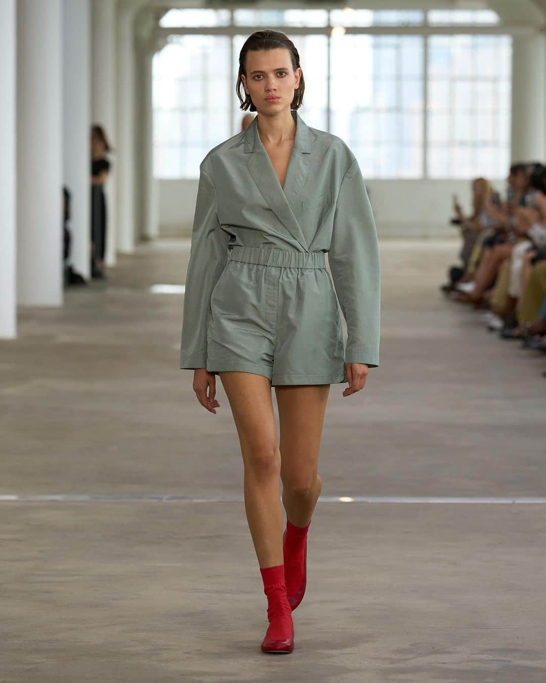 ティビのインスタグラム：「Tibi Spring 2024 Runway.」