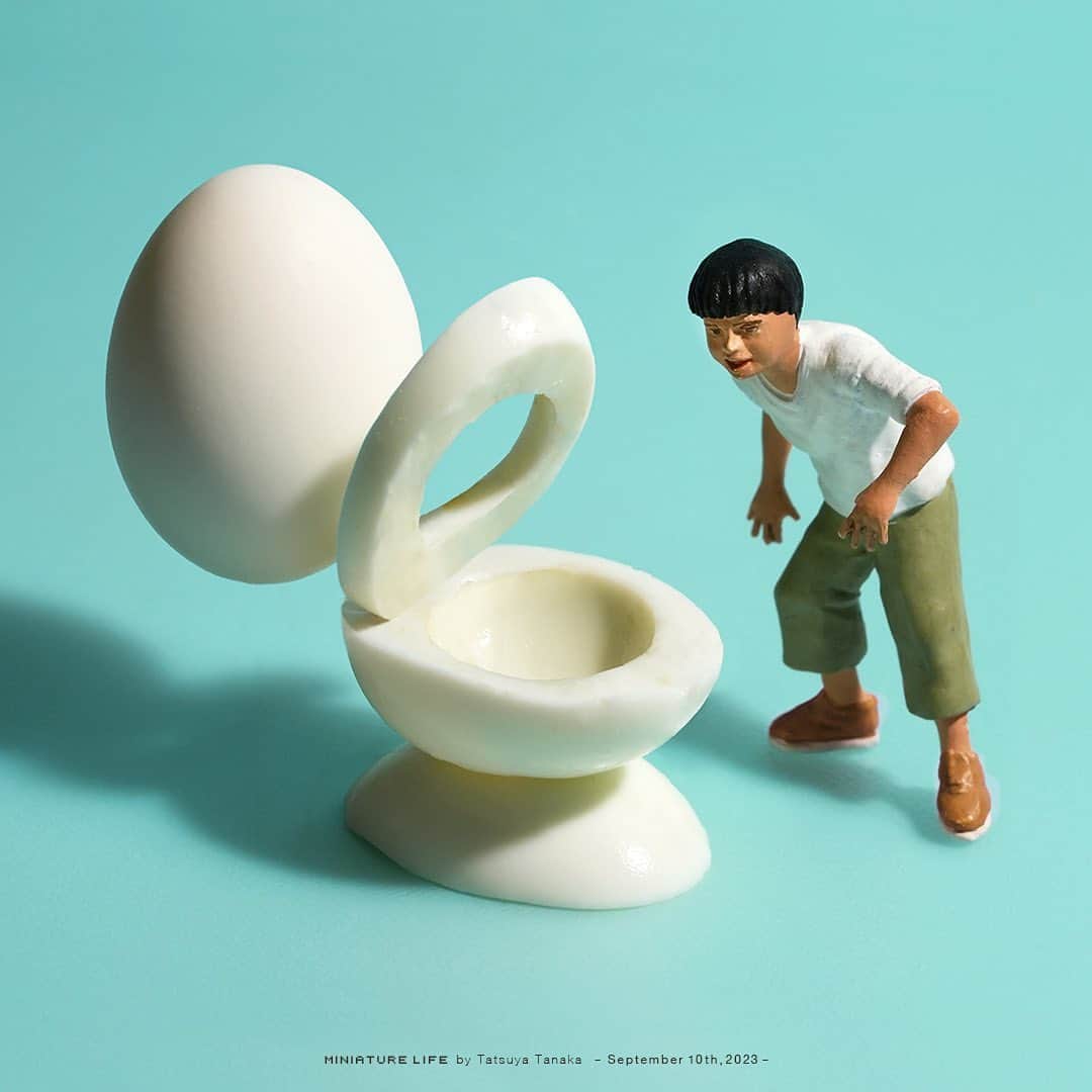 田中達也のインスタグラム：「⠀ “Egg Toilet” ⠀ ⠀ たまらんトイレ ⠀ ⠀ ─────────────────── 《EXHIBITION info》 ⠀ 【ミニチュアの視点で見る日本－田中 達也 展】 Japan from miniatures - Tatsuya Tanaka at Japan House São Paulo until : Oct. 8, 2023 ⠀ 【ミニチュアライフ 神戸エアポート】 MINIATURE LIFE × KOBE AIRPORT ⠀」
