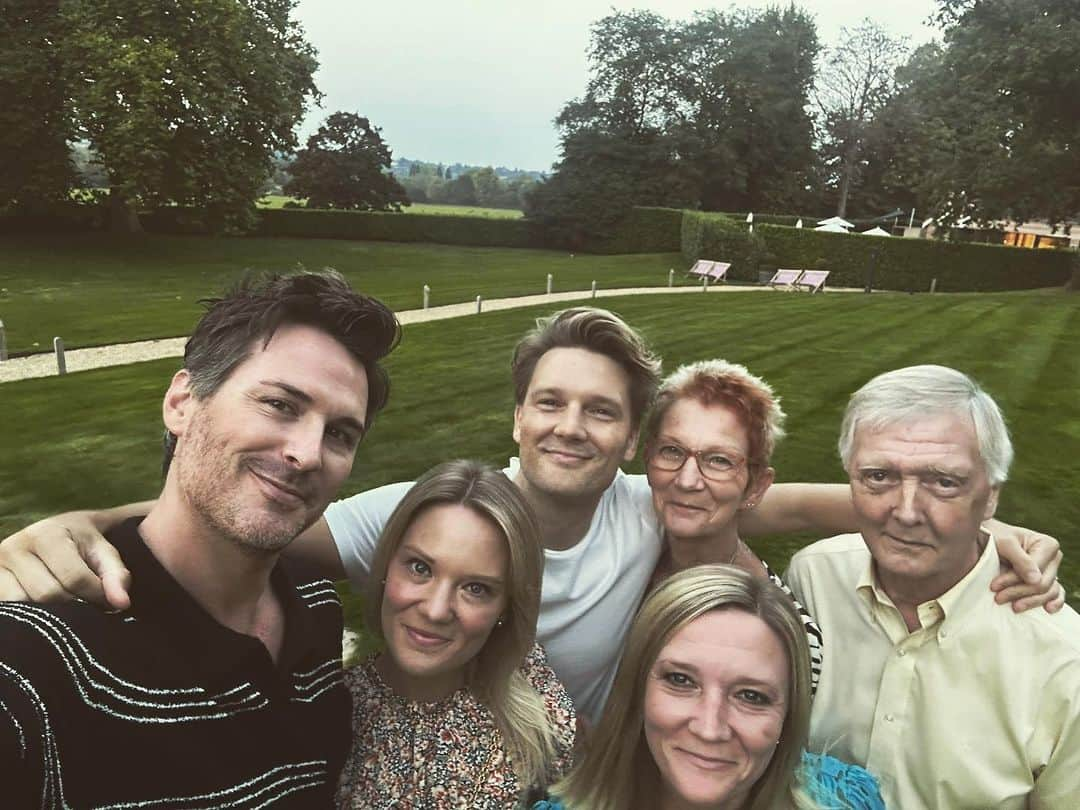 オリバー・キエラン・ジョーンズさんのインスタグラム写真 - (オリバー・キエラン・ジョーンズInstagram)「FAMILY 💕」9月10日 7時02分 - olliekjones