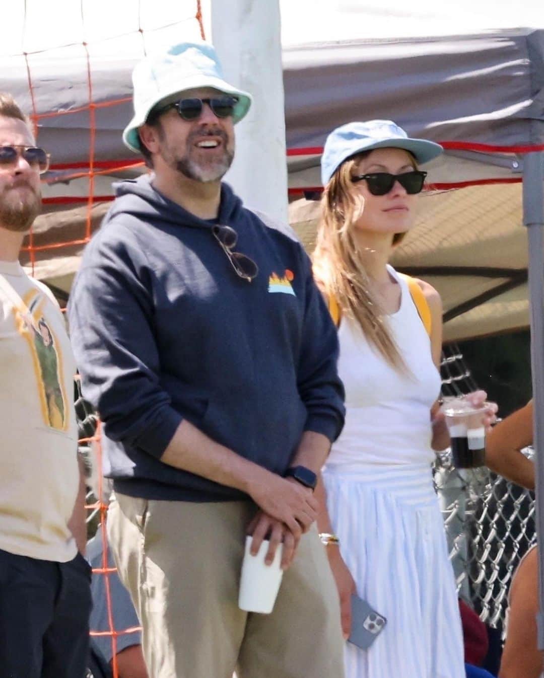 Just Jaredさんのインスタグラム写真 - (Just JaredInstagram)「Olivia Wilde and Jason Sudeikis presented a united front while cheering on their son Otis during a soccer match in Los Angeles today. We've got more pics of the former couple over at JustJared.com! #OliviaWilde #JasonSudeikis Photos: Backgrid」9月10日 7時07分 - justjared
