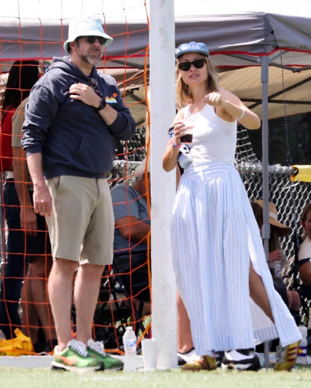 Just Jaredさんのインスタグラム写真 - (Just JaredInstagram)「Olivia Wilde and Jason Sudeikis presented a united front while cheering on their son Otis during a soccer match in Los Angeles today. We've got more pics of the former couple over at JustJared.com! #OliviaWilde #JasonSudeikis Photos: Backgrid」9月10日 7時07分 - justjared