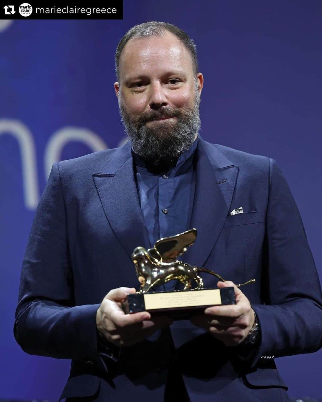 ニア・ヴァルダロスのインスタグラム：「Greek. Artist. Love. Congratulations to Yiorgos Lanthimos. 🇬🇷❤️🇬🇷 Repost from @marieclairegreece • Ο Γιώργος Λάνθιμος κέρδισε τον Χρυσό Λέοντα στο Φεστιβάλ της Βενετίας για την ταινία Poor Things.   Διαβάστε περισσότερα για το θρίαμβο του Έλληνα σκηνοθέτη στο #linkinbio  📸 @gettyimages  • • • • #marieclairegreece」