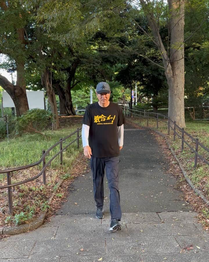 のインスタグラム：「カネやん散歩🚶  おはよー🤚 気合いだー💪  なぜか自然と気合いが入る 不思議なTシャツ👕😆  @hamaguchi_kyoko_wrestling のチカラかなぁ💪  今日も元気に 気合いだぁ〜💪😄😄💪  どや  #カネやん散歩 #気合いだtシャツ  #元気に気合いだぁ #どや」