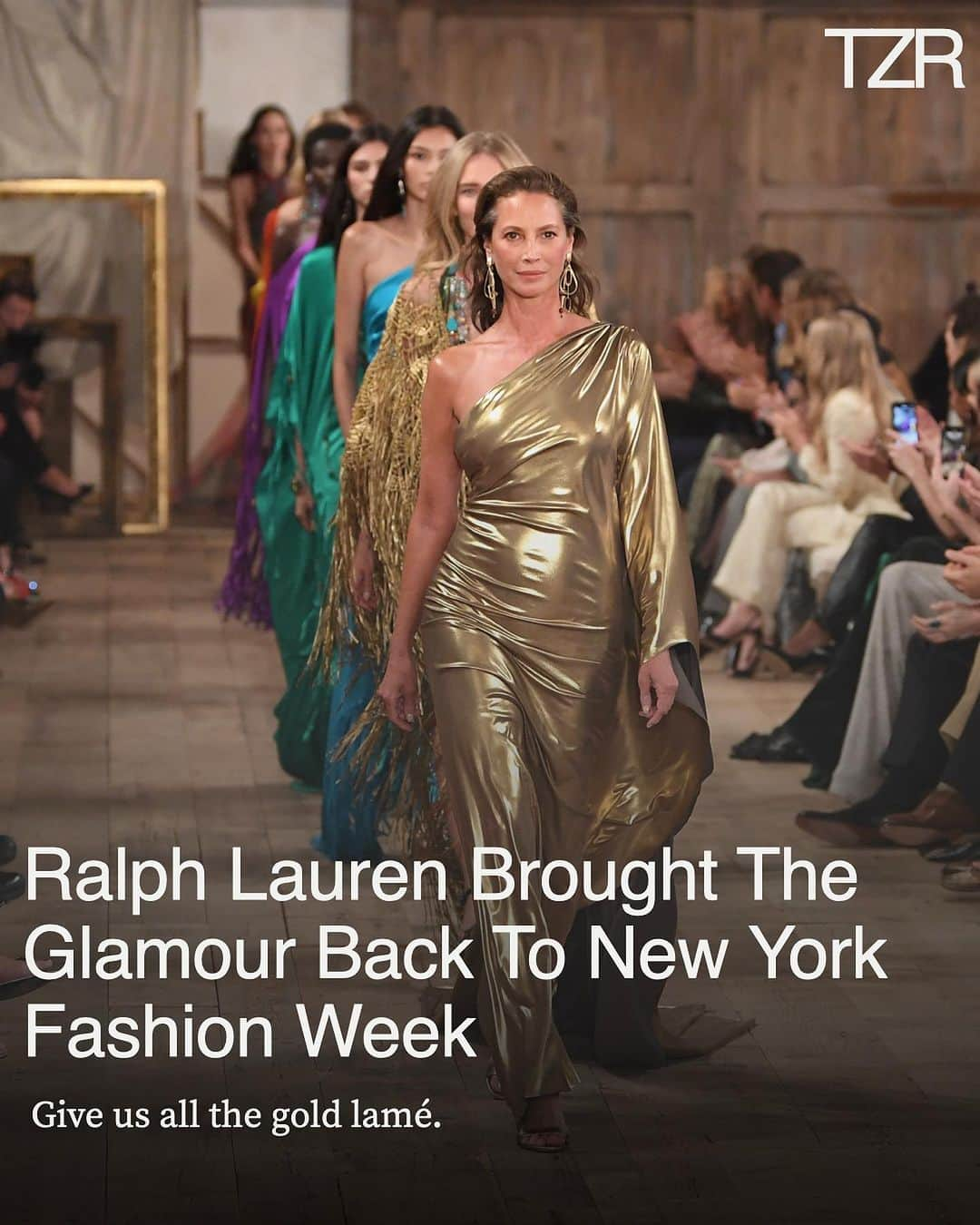 The Zoe Reportさんのインスタグラム写真 - (The Zoe ReportInstagram)「You can always count on @ralphlauren for a display of glamorous yet somehow approachable looks, and a host of mega-watt celebrties gathered to appreciate them. Julianne Moore, J.Lo, Diane Keaton, Amanda Seyfriend, and more gathered to view the label’s Spring/Summer 2024 collection, which featured opulent, multi-layered looks, embroidered jean silhouettes, and stacked statement jewelry. Tap the link in our bio for @alisonsyrettcleary’s review of the collection.  📷: Shutterstock, Getty #NYFW」9月10日 7時29分 - thezoereport