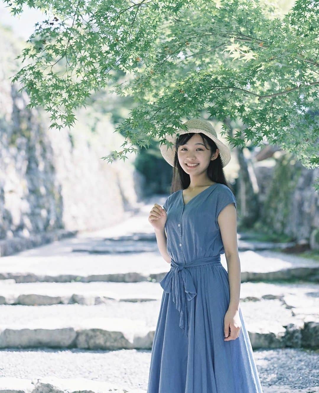 Masaのインスタグラム：「.  Pentax6x7  Super Takumar 105mm F2.4 #pro400h  もみじももうすぐですね🍁  撮影日 : 2023年8月26日  #まさペン#エビプリ #pentax6x7 #pentax67 #バケペン #中判フィルム #film #filmcamera #filmphotography #フィルム #フィルムカメラ#フィルム写真 #igersjp #portrait #ポートレート #filmisnotdead #京都 #kyoto #三千院 #大原三千院」
