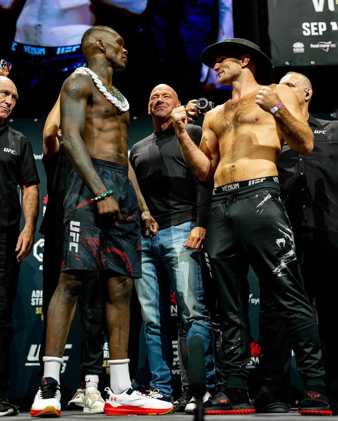 ドウェイン・ジョンソンのインスタグラム：「Man I’m pumped about tonight’s @ufc fights.  These boys are gonna light it up down under  💪🏾🇦🇺🇳🇿 #usos #LFG  ⏰ main card 10pm ET 📺 @espn + PPV  #UFC293」