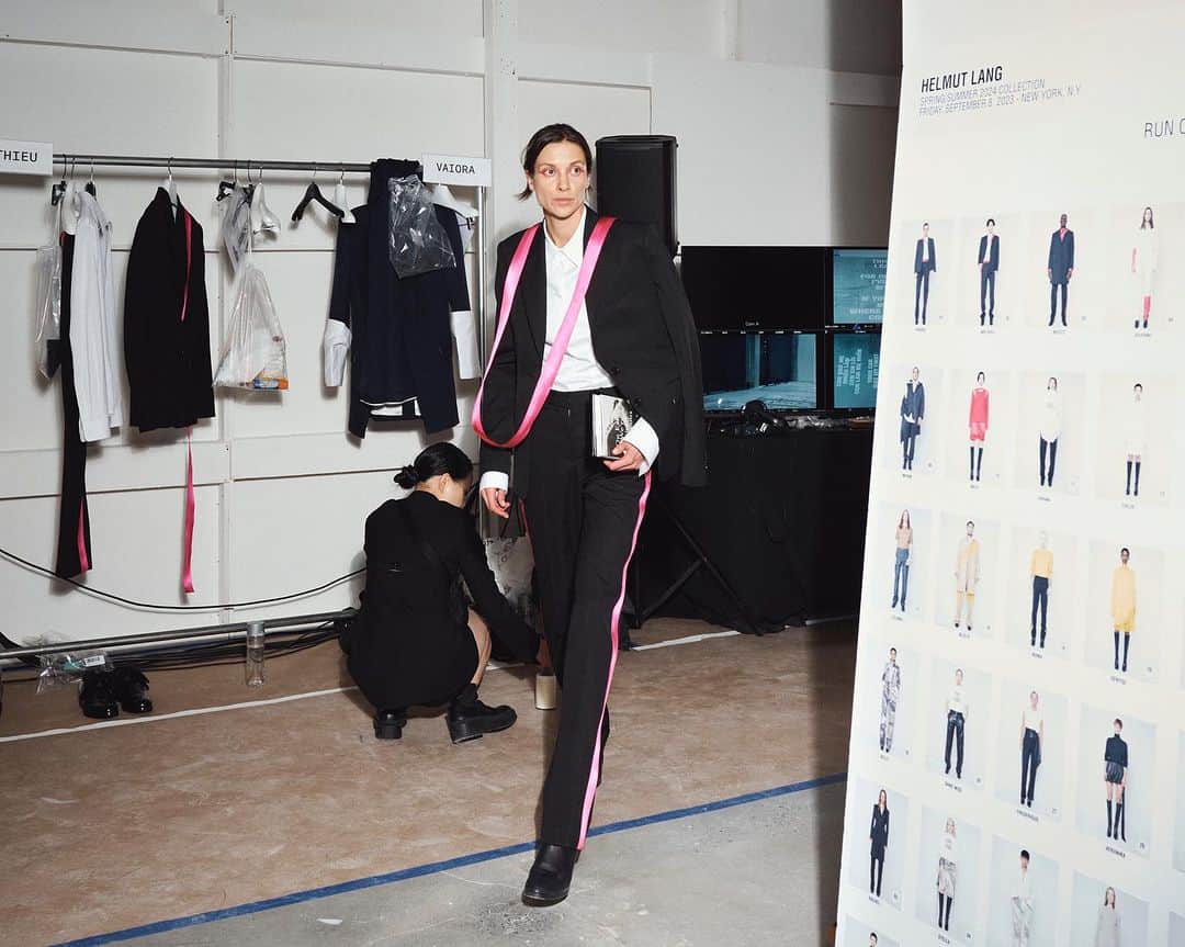 ヘルムート ラングのインスタグラム：「Backstage at Helmut Lang S/S 2024 Photographed by Justin Leveritt」