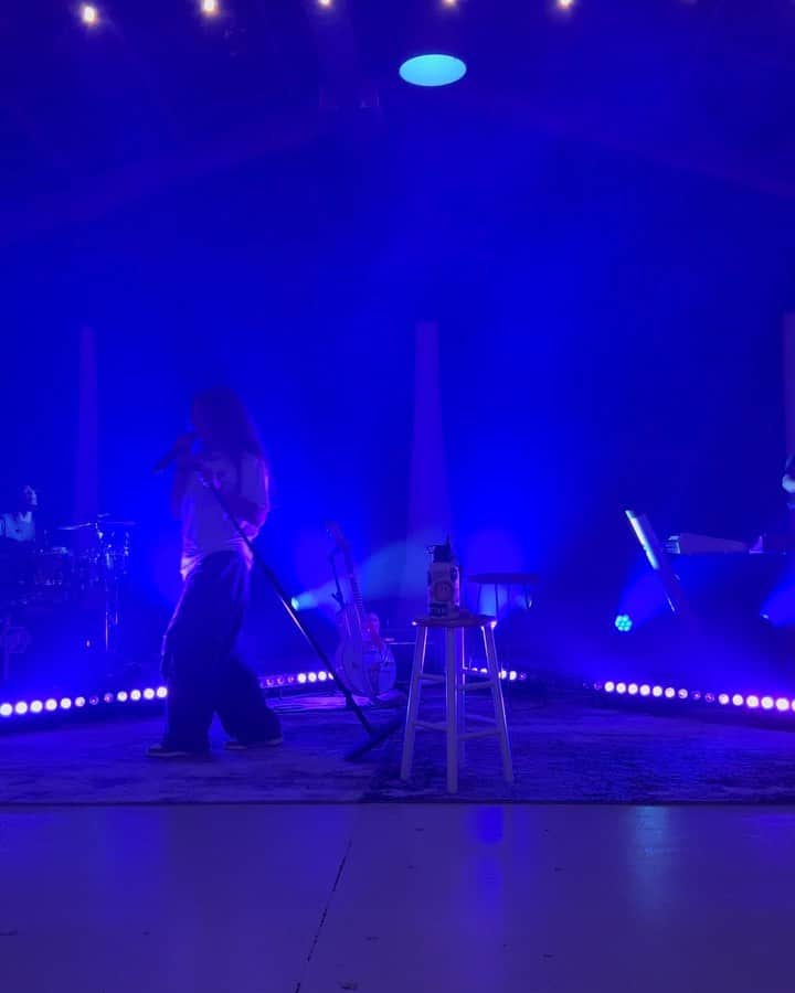 のインスタグラム：「CANT BELIEVE TOUR STARTS TOMORROW 😭✨🫶🏽 SEE U SOON TORONTO !!!」
