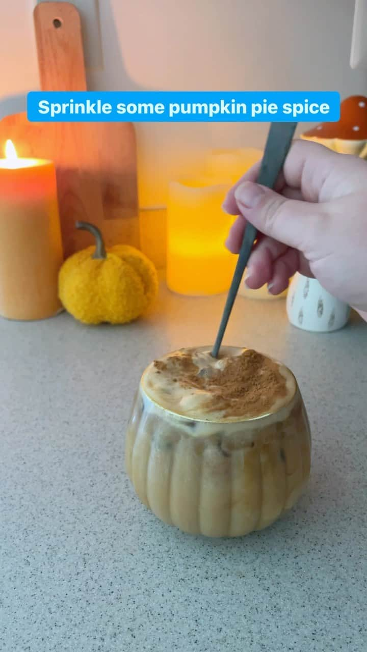 Wal-Mart Stores, Incのインスタグラム：「This might be our first PSL of fall, but it def isn’t going to be the last...of the day... 😬🎃☕️ #FallisComing #PSL #PumpkinSpiceLatte @oatmylkmama  Pumpkin foam ingredients: 1.5 Tbsp. canned pumpkin 1.5 Tbsp. brown sugar 1/4 tsp. vanilla Dusting of pumpkin pie spice & cinnamon 2 Tbsp. heavy cream 3 Tbsp. oat milk」