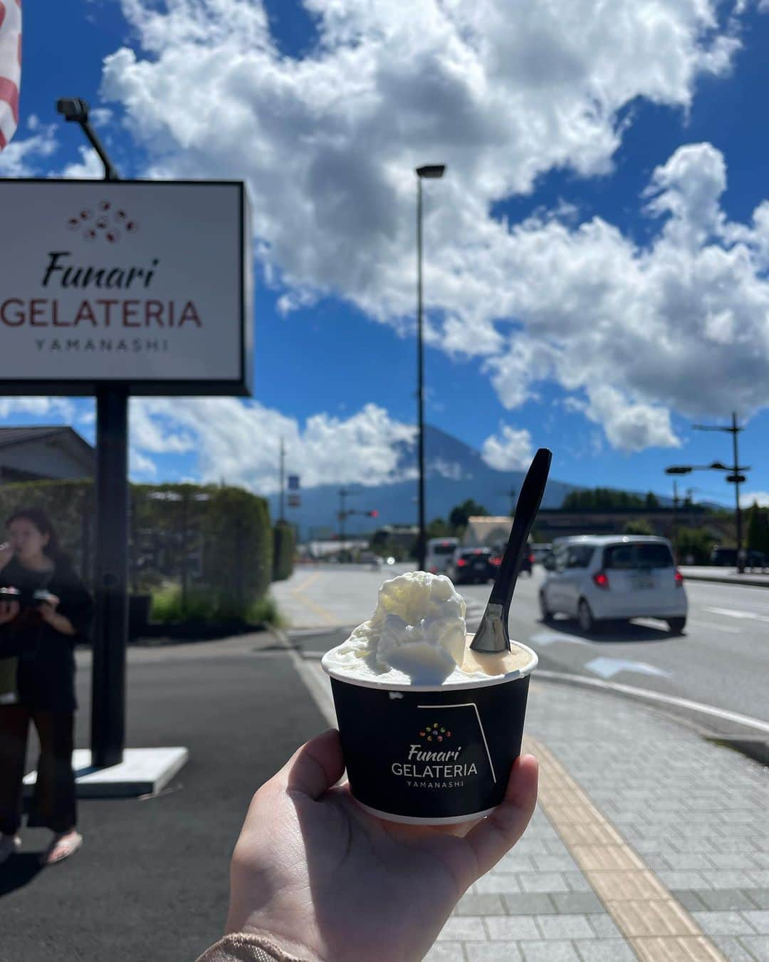 大塚りりあさんのインスタグラム写真 - (大塚りりあInstagram)「夏最後の思い出☺︎  早朝富士山シーシャがいっちゃん気持ちよかった🗻  シーシャ台欲しくなるよなぁ🤔」9月10日 7時47分 - riria_ohtsuka