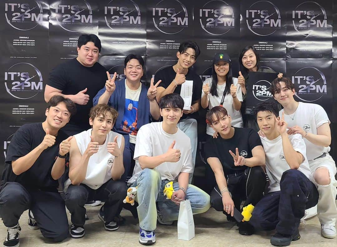 イ・サンヒのインスタグラム：「2PM❤️‍🔥✨️  너무 멋있어어어😭😭😭💙🩵」