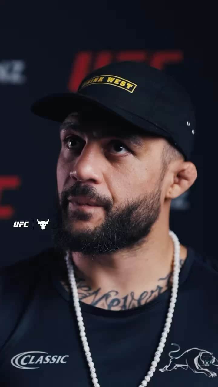 ドウェイン・ジョンソンのインスタグラム：「“I’m not saying I’m a good person, but I’m trying to be”   This is what life is all about… the effort.   This answer really moved me from @ufc Light Heavyweight @tyson_pedro   If you’re lucky enough to be great and influential at something, then you have no choice - people and kids are gonna look up to you.   Just do your best, work your ass off, be kind to people, be humble, look them in the eye when you shake their hands and do what you say you’re gonna do.   The rest will take care of itself.   Proud of all my USOs representing tonight in that octagon.   #UFC293  @projectrock TONIGHT LIVE PPV @espn +」