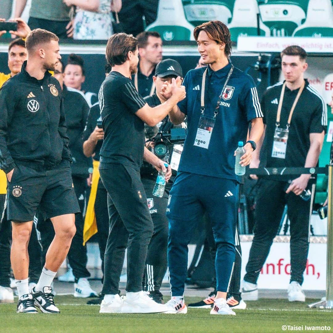 Goal Japanさんのインスタグラム写真 - (Goal JapanInstagram)「#ホフマン 🤝 #板倉滉 ドイツ代表×日本代表の試合前、昨シーズンまで #ボルシアMG でともにプレーしたホフマン (現 レヴァークーゼン) と挨拶を交わす板倉。(Photo: Taisei Iwamoto)  #soccer #football #japan #samuraiblue #daihyo #bundesliga #borussiamonchengladbach #borussiamg #kouitakura #hofmann #サッカー #フットボール #サッカー日本代表 #日本代表 #⚽」9月10日 8時15分 - goaljapan