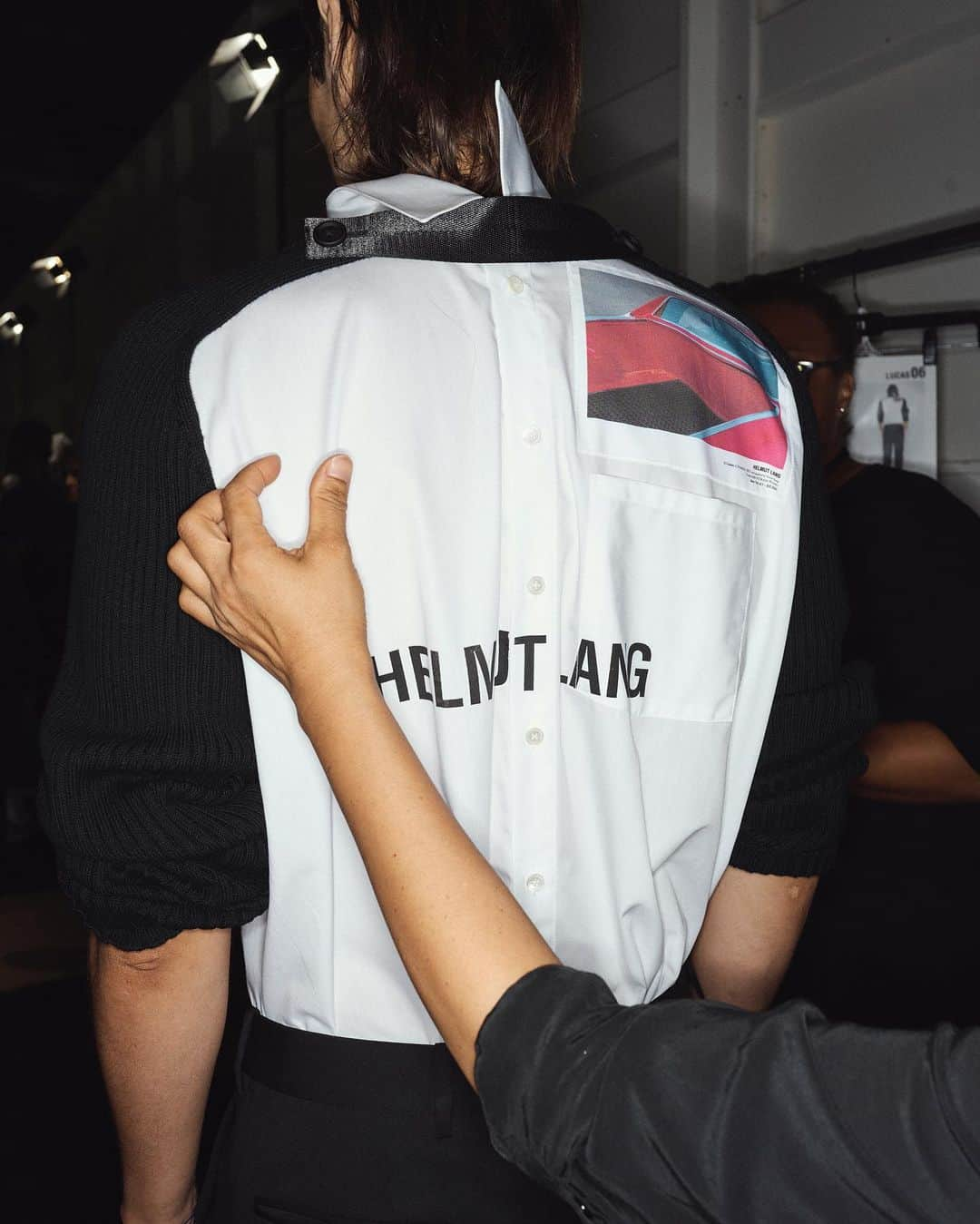 ヘルムート ラングのインスタグラム：「Backstage at Helmut Lang S/S 2024 Photographed by Justin Leveritt」